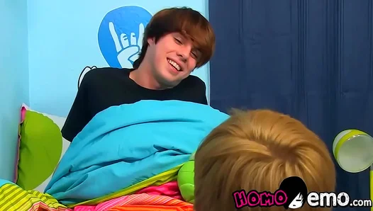 Kyler Moss Gets Pounded Hard & Cums On Feet In Seductive Twink 18+ Scene