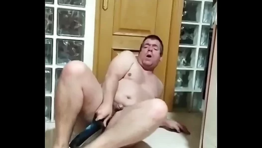 Amateur Gay Man Enjoys Intense Anal Play With a Pan
