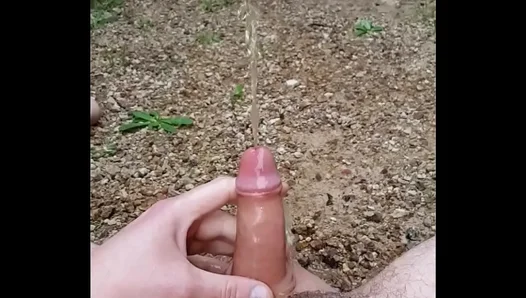 Amateur Guy Finds Bliss in Outdoor Piss Session