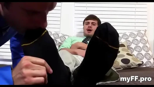 Muscular Hunk Explores Foot Fetish in Dirty Hardcore Play Session