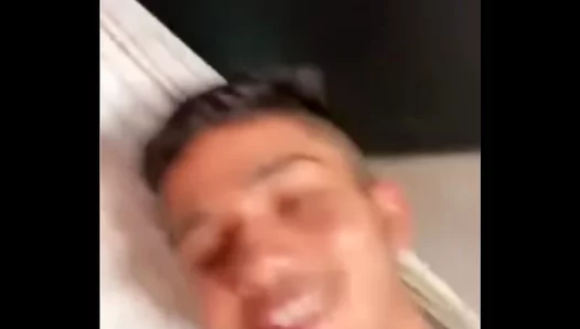 When Even the Voice Is Perfect – Gostoso Novinho Shows Off Pauzão