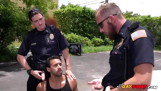 Big Hunk Gives Lusty Massage to Massive Black Cock in Intense Interracial Scene