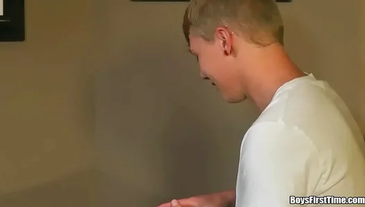 Reality Dudes – Muscular Bearded Stud Sucks Cock In HotGay Fantasy Scene