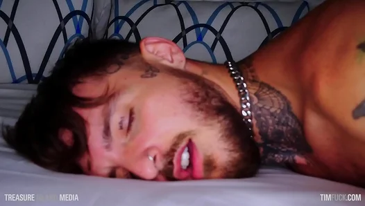 Beefy Hunk Wears Out Blew Velvet In Intense Tattooed Muscle Sex Session