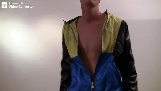 18-Year-Old Straight Guy Dances and Touches for Cash in Amateur Gay Sex Scene