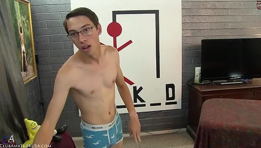 Graham Expands Boundaries as His Tight Asshole Opens Up