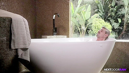 Fresh Hotties Gunner & Sean Maygers Pound Each Other Raw