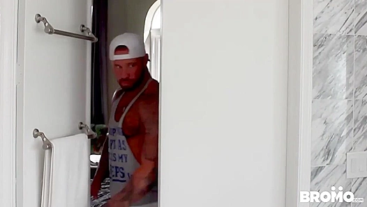 Muscular Boning ~ Billy Santoro & Michael Roman Heat Up the Bathroom - Bromo US