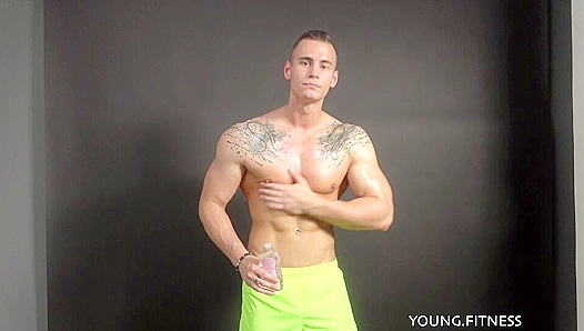 Oiled-Up Eastboy Flexes His Hot Pecs