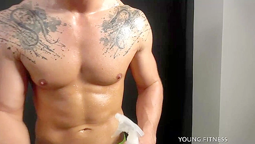 Oiled-Up Eastboy Flexes His Hot Pecs
