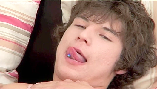 Bret the Moptop Hottie Blows & Cums - Eastboys