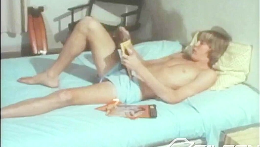 Amateur Skater Boy Bo Masturbates in Vintage Solo Video - Falcon Studios