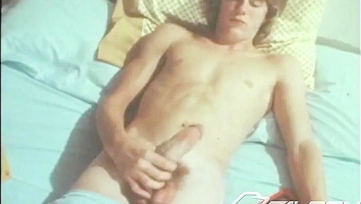 Amateur Skater Boy Bo Masturbates in Vintage Solo Video - Falcon Studios