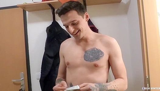 Inked Guy Enjoys Winter Fuckfest with Hung Stud