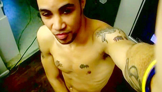 Hunk Emanuel Flexes His Tats & Sexy Torso