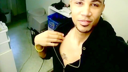 Hunk Emanuel Flexes His Tats & Sexy Torso