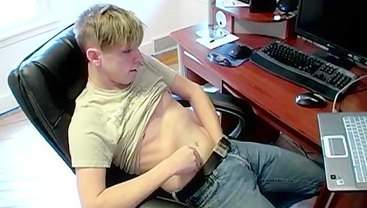 Kinky College Stud Jacks Off Wildly On Camera - Boyz Party