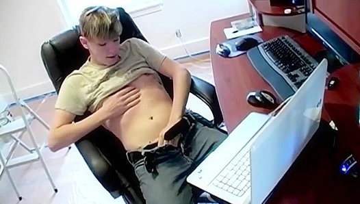 Kinky College Stud Jacks Off Wildly On Camera - Boyz Party