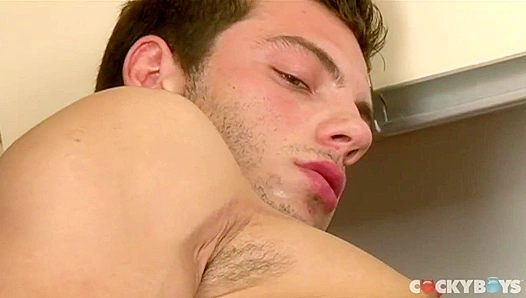 Shredded Hottie Masturbates Solo on Washer - Cocky Boys