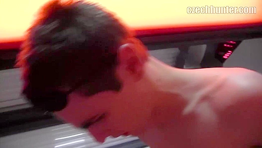 Sizzling Tanning Bed Bang with a Horny Amateur Guy - XXX Gay
