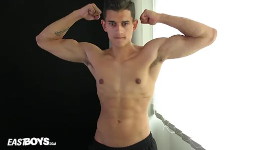 Hot Hunk Breno Gomes Shows Off His Amazing Body
