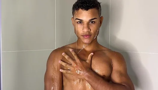 Beisel Prixe Shows Off His Hot Body in a Sultry Solo Performance