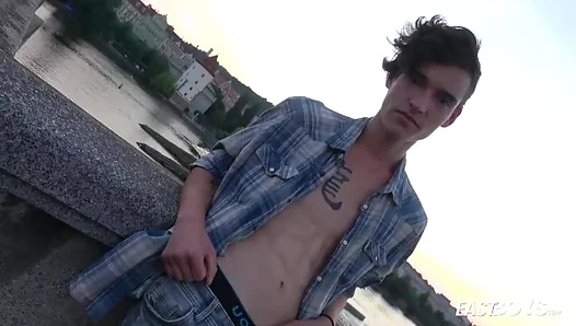 Johny Walsh Gets Wild in Prague