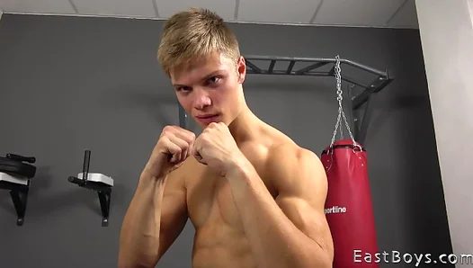 Muscle Flex - Hot Gay Casting with Leo Jonasson