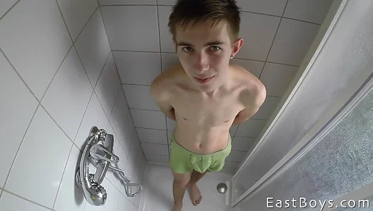 Straight Boy 18+ Gets Seduced During Handjob Casting Session