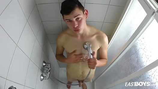 Roger Cossey Takes Steamy Shower on Day 1