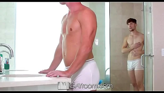 Scott Riley Dominates Zee Knox Post-Shower in Steamy Gay Encounter – GayRoom 18+