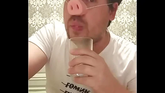 This Russian gay has a addiction: he loves the taste of fresh cum in his mouth!