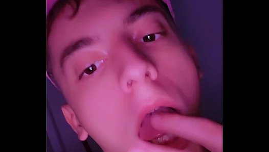 A Twink 18+ lick his piss after peeing in the toilet