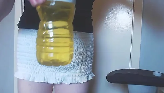 SkinnyFemboyOso Taking a Pee and Playing with his Femboy Ass