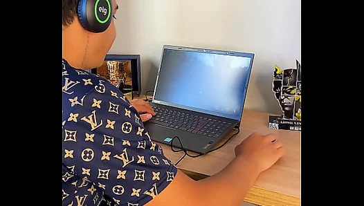 MY SOLO VIDEO JERKING OFF I CUMMED A LOT