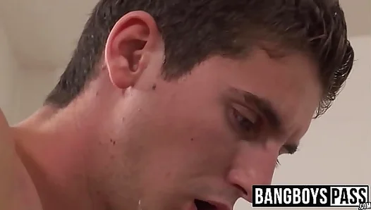 Blond homo facializes his lover after bareback fucking him