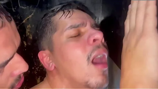 WHITE MAN MEETS GAY LOVERS AT A GLORY HOLE IN A BAREBACK FUCK - COMPLETE ON RED