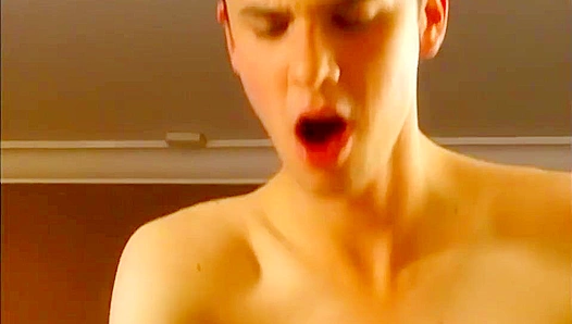 Bubble Butt Bottom Gets Nailed Hard