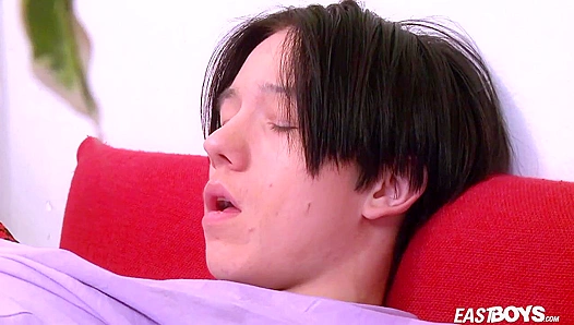 Moody Emo Boy Kevin Sanders Cums Hard - Eastboys