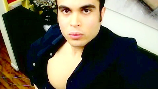 Pretty Boy Flexes His Big Ass for You - OurBoyFriends