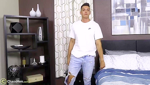 Gregor's Exotic Cock Unleashes a Massive Load on the Bed - Chaosmen