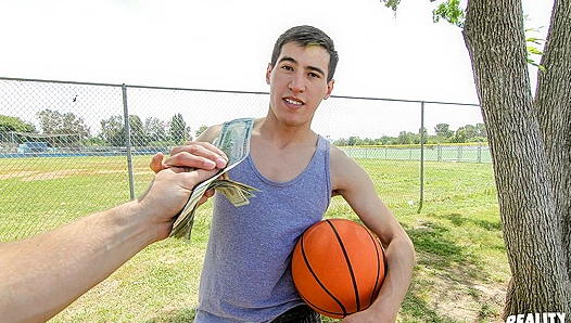 Amateur Brunette Ian Gets Pounded Deep by Hung Stud