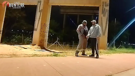 Motorcyclist sees worker peeing'comes back and offers a blowjob