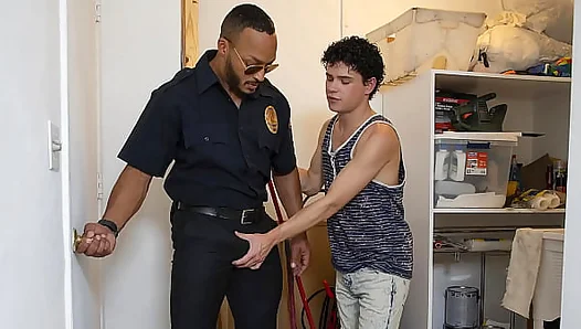 Twink Offers to Do a Little Sexual Favor - Copfucks