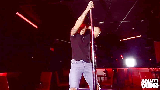 Ripped Hunk TheoRoss Strips Seductively at the Pole - Reality Dudes