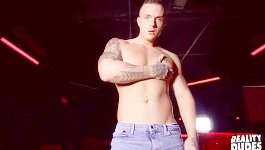 Ripped Hunk TheoRoss Strips Seductively at the Pole - Reality Dudes