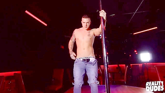 Ripped Hunk TheoRoss Strips Seductively at the Pole - Reality Dudes
