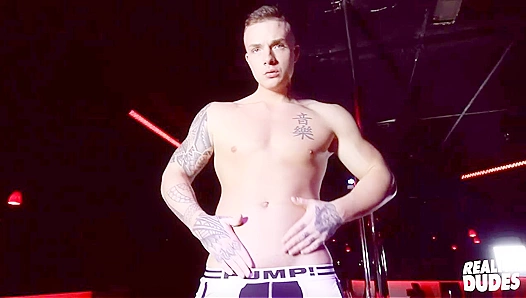 Ripped Hunk TheoRoss Strips Seductively at the Pole - Reality Dudes