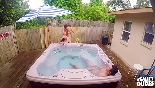 Tim Hanes & Valentino Get Wild in Public – Reality Dudes