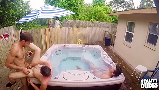 Tim Hanes & Valentino Get Wild in Public – Reality Dudes